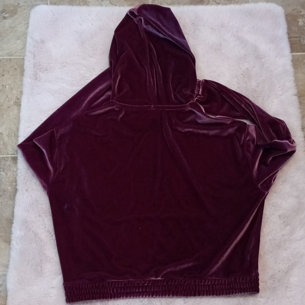 Victoria's Secret pullover - Picture 5 of 6
